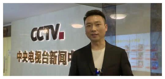二十大新闻中心组织境内外记者参访北京中轴线
